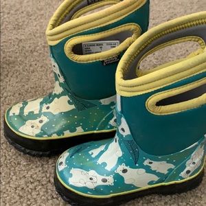 Unisex polar bear Bogs! Two pair available!